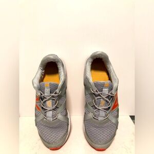 New Balance women’s sneakers. Size 8 wide. No tie slip on. Exc condition